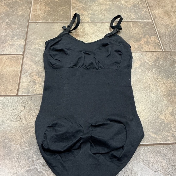 🔥3/$42 w FREE SHIPPING🔥 Black bodysuit body shaper - Picture 2 of 5